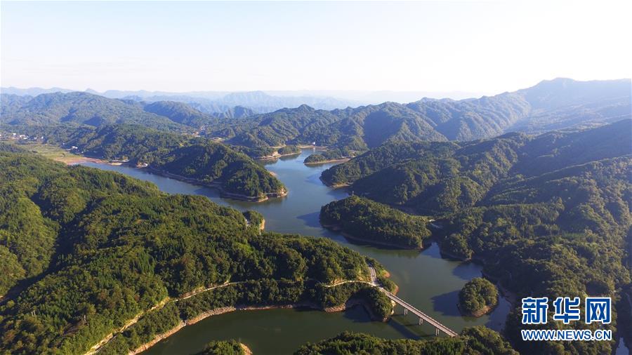 （環(huán)境）（1）重慶石柱：太陽(yáng)湖景美不勝收